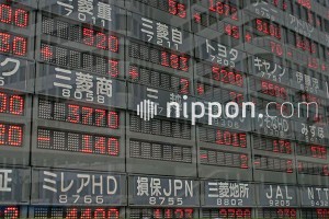 叛军摆脱了对超级橄榄球关闭的恐惧，击败了Waratahs 