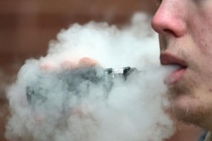 Gardaí请来法医专家，因为学生们在科克学校吸烟后生病了 