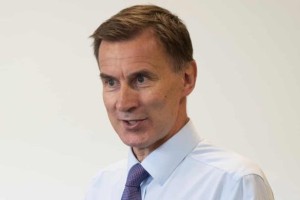 杰里米•亨特(Jeremy Hunt)表示，英国的高通胀使得秋季减税不太可能 