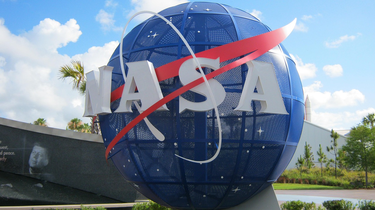 NASA将帮助ISRO在2024年将印度人送上太空，发射最昂贵的卫星，计划行星际探测器 