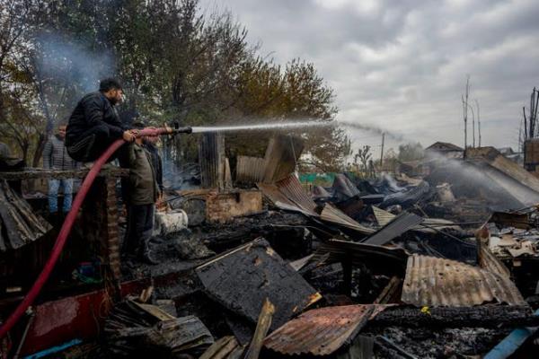 India Kashmir Houseboats Fire